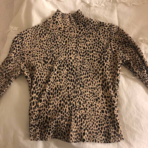 SOLD Brandy Melville cheetahprint turtle neck crop - Picture 1 of 3